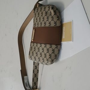 😋AUTHENTIC MICHAEL KORS FANNY PACK